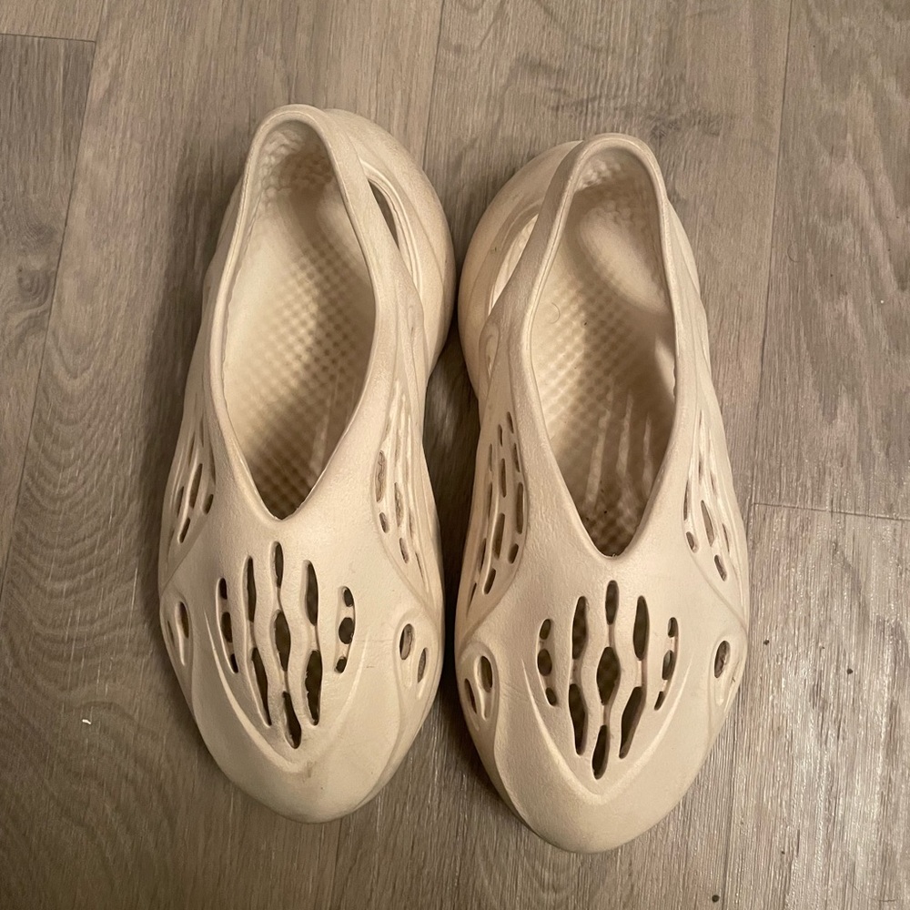 Yezzy Boost Bone colored